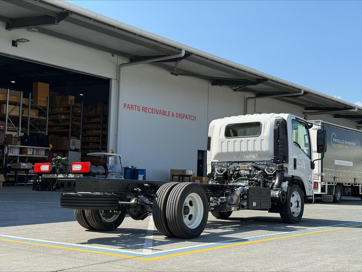 2026 Isuzu N Series image 7