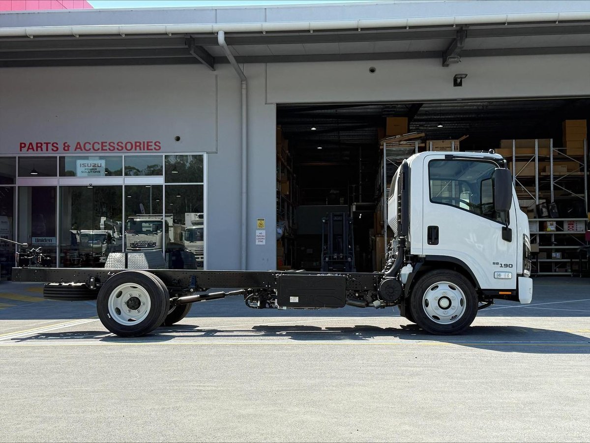 2026 Isuzu N Series image 8
