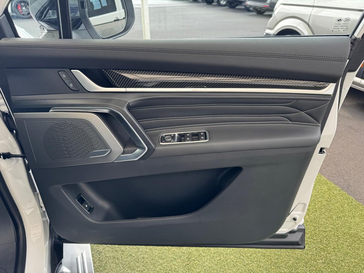 2025 LDV D90 Executive SV9A MY25 image 24