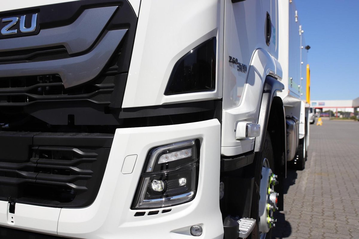 2025 Isuzu Fvz 260-300 image 7