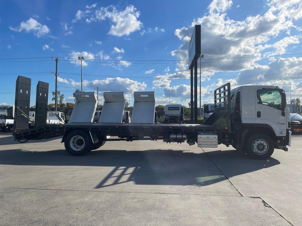 2025 Isuzu Fvd 170-300 At R70 Beavertail image 12
