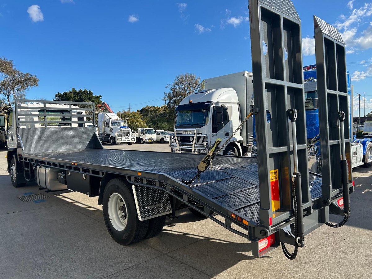 2025 Isuzu Fvd 170-300 At R70 Beavertail image 3