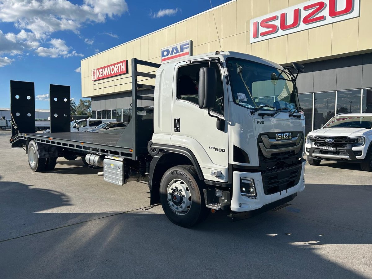 2025 Isuzu Fvd 170-300 At R70 Beavertail image 8