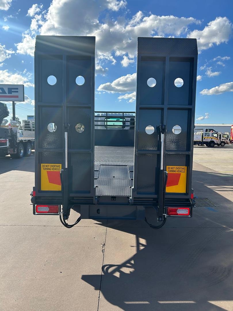 2025 Isuzu Fvd 170-300 At R70 Beavertail image 7