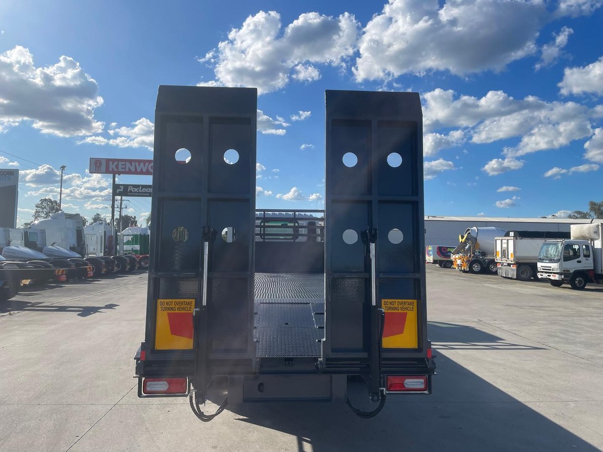 2025 Isuzu Fvd 170-300 At R70 Beavertail image 14