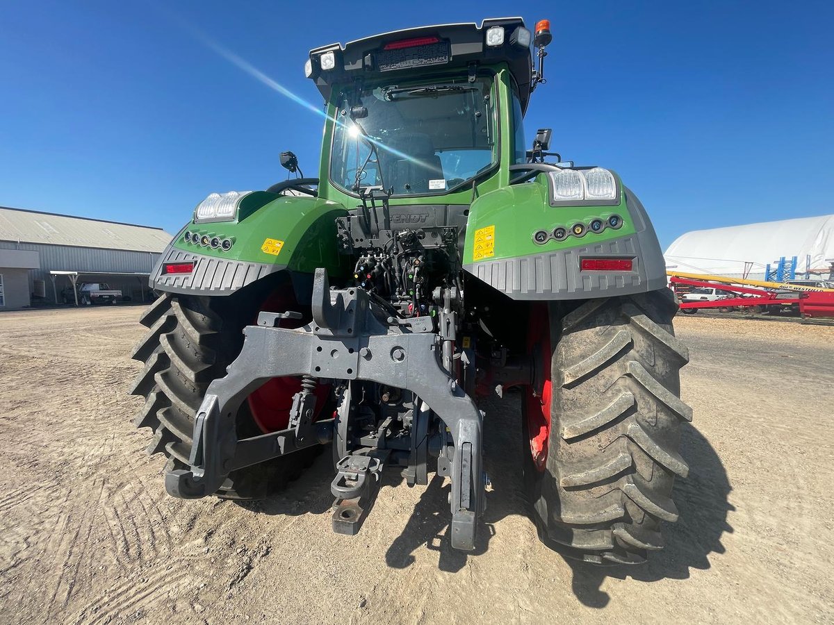 2022 Fendt 933 image 11