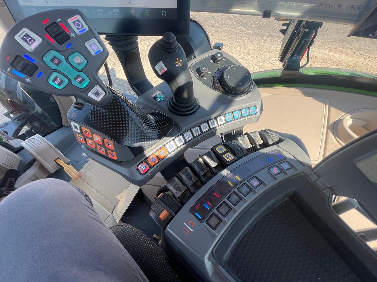 2022 Fendt 933 image 7