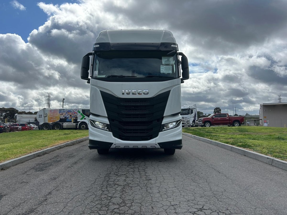 2024 Iveco S-Way AS700 image 5
