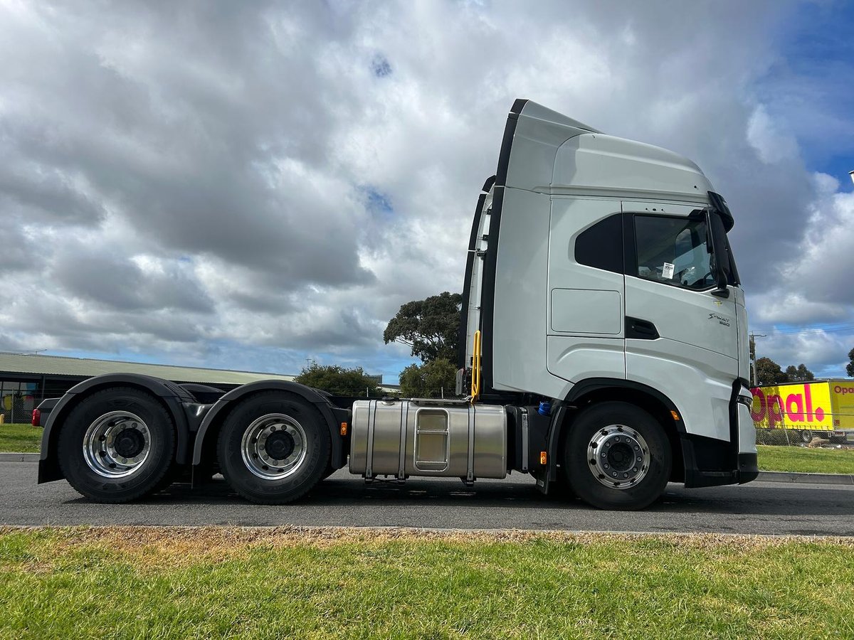 2024 Iveco S-Way AS700 image 2