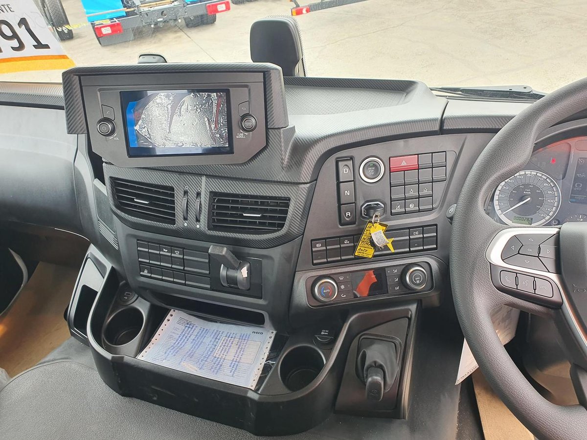 2026 Iveco S-Way AT270 image 24