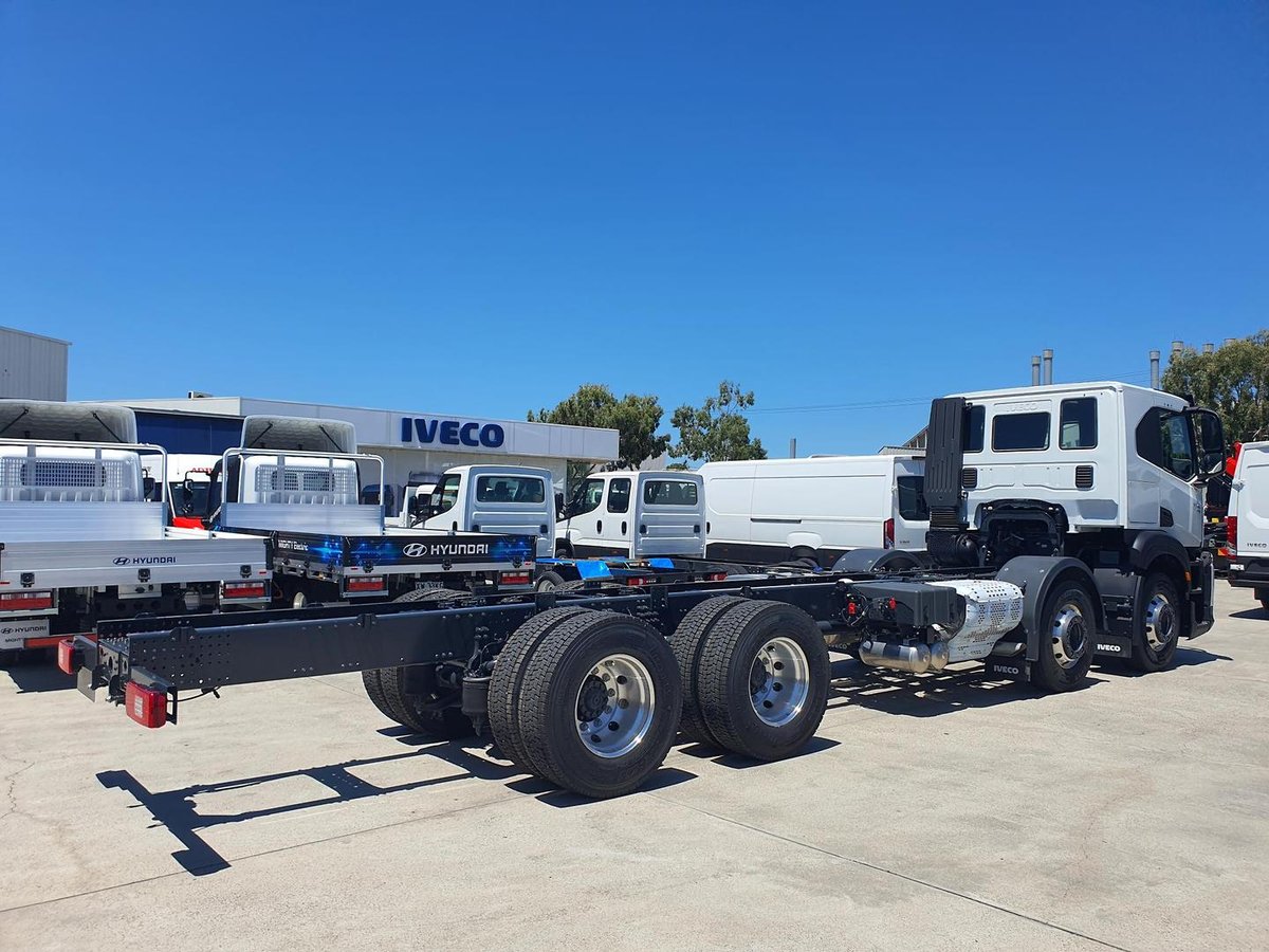 2026 Iveco S-Way AT270 image 9