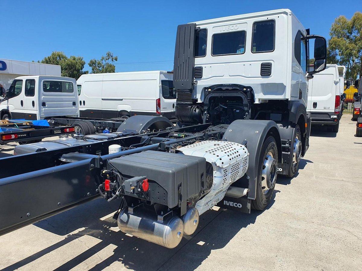 2026 Iveco S-Way AT270 image 11