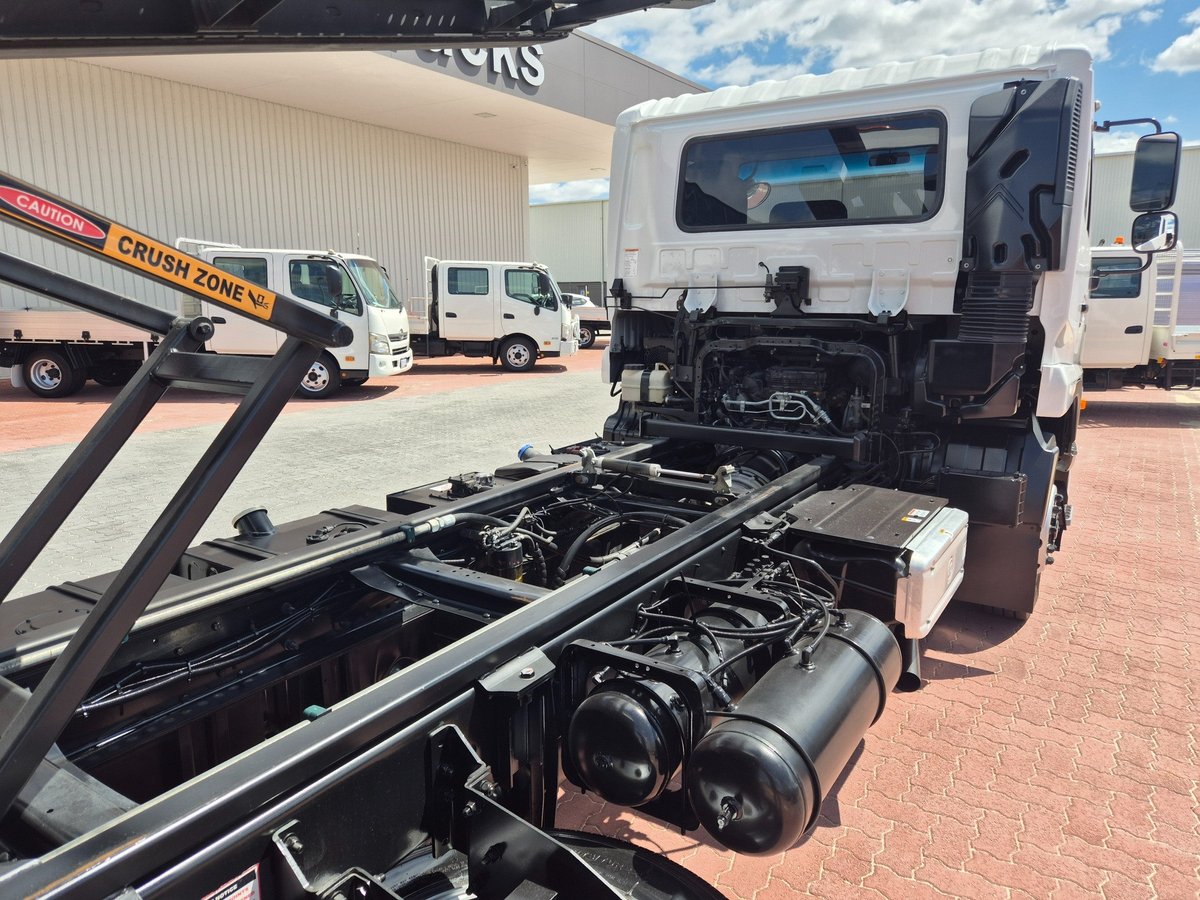 2018 Ud Pk240 280 Auto 6x4 Tilt Slide image 28