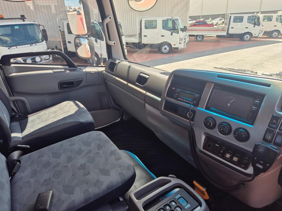 2018 UD Pk240 280 Auto 6X4 Tilt Slide image 10