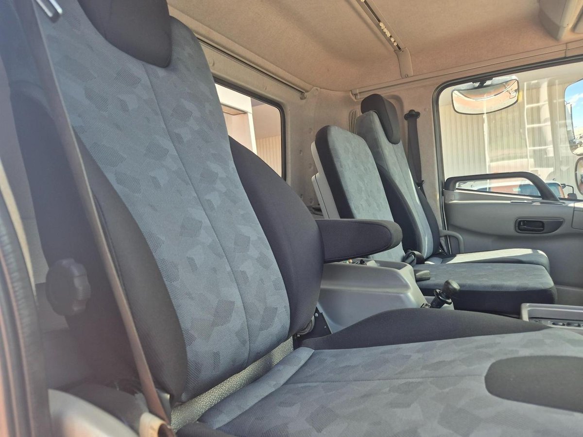 2018 UD Pk240 280 Auto 6X4 Tilt Slide image 8
