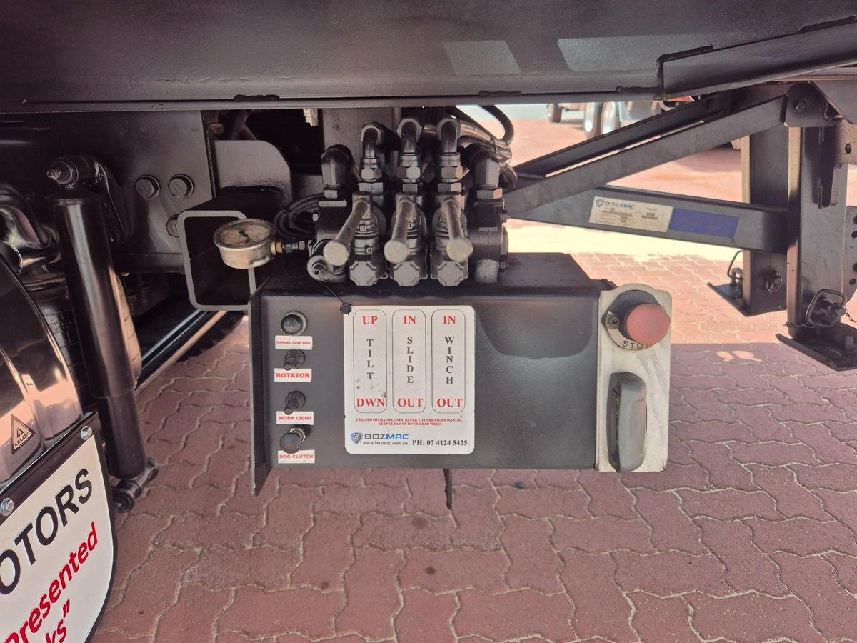 2018 UD Pk240 280 Auto 6X4 Tilt Slide image 36