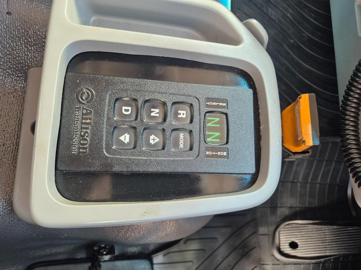 2018 UD Pk240 280 Auto 6X4 Tilt Slide image 9