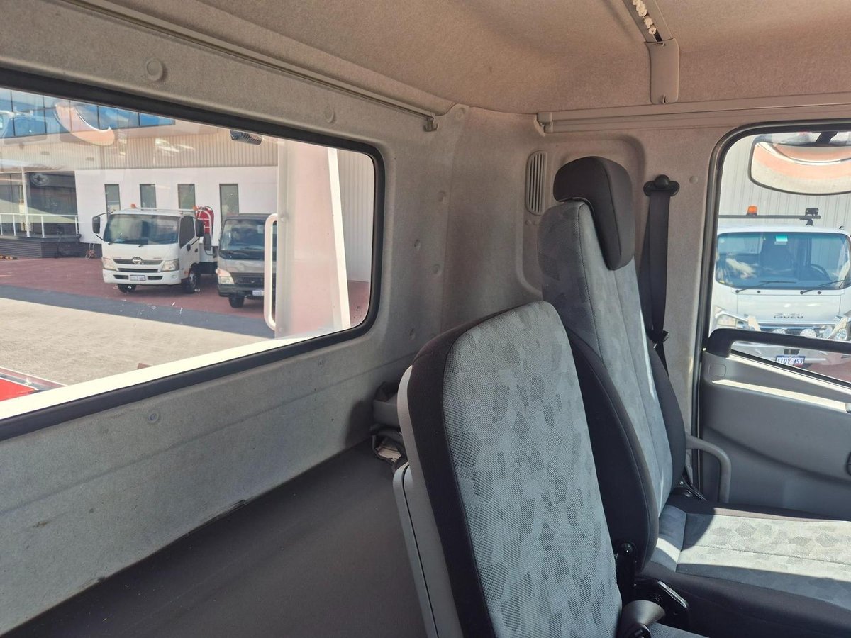 2018 UD Pk240 280 Auto 6X4 Tilt Slide image 6