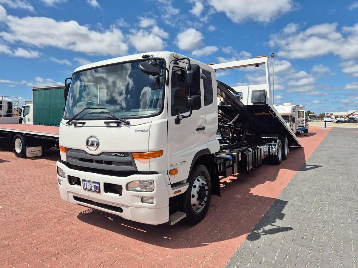 2018 UD Pk240 280 Auto 6X4 Tilt Slide image 14
