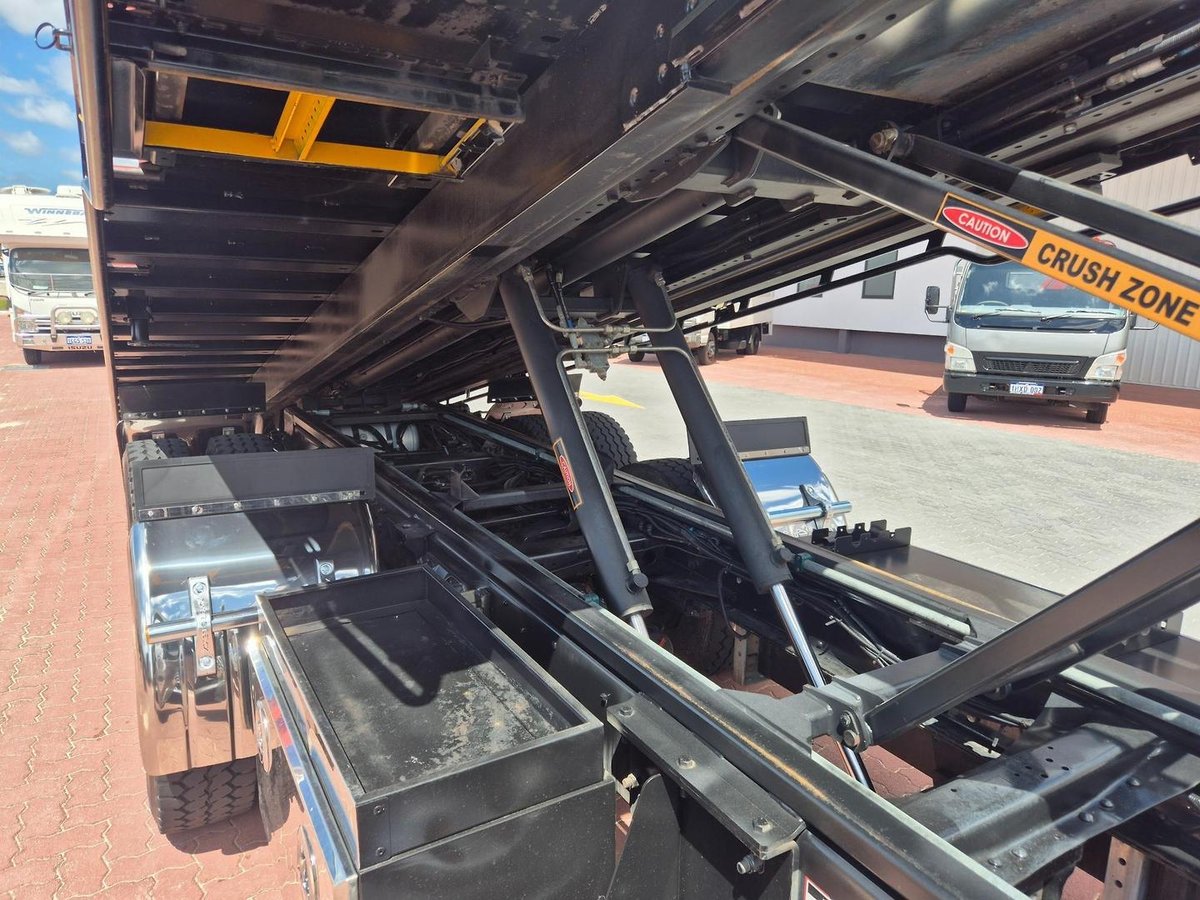 2018 UD Pk240 280 Auto 6X4 Tilt Slide image 30