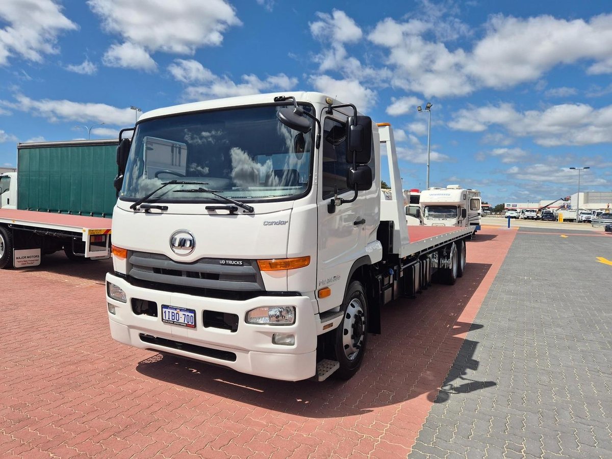 2018 UD Pk240 280 Auto 6X4 Tilt Slide image 29