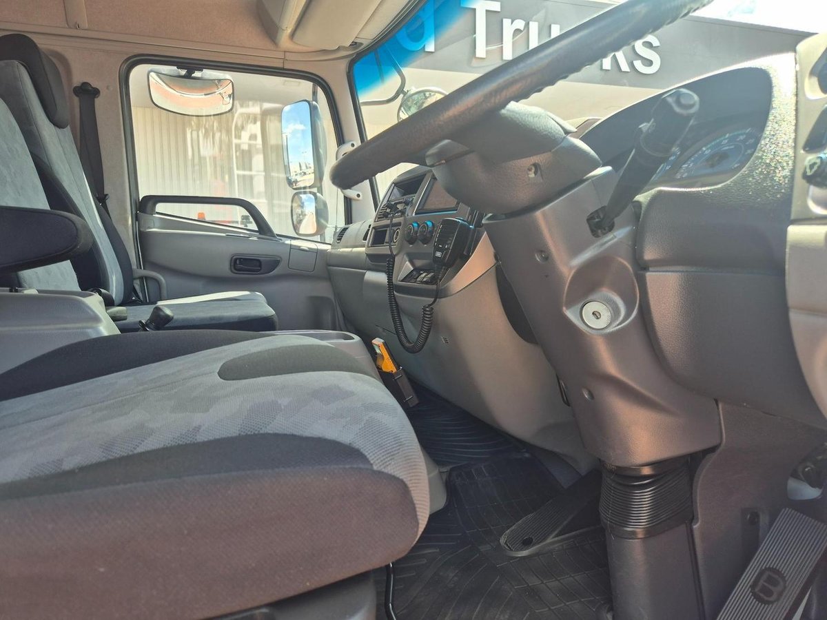 2018 UD Pk240 280 Auto 6X4 Tilt Slide image 7