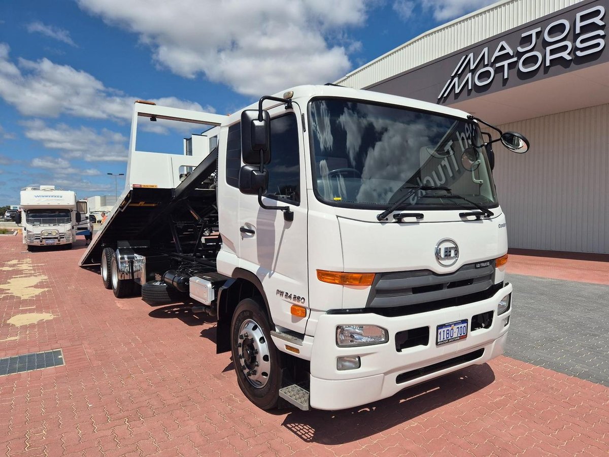 2018 UD Pk240 280 Auto 6X4 Tilt Slide image 23