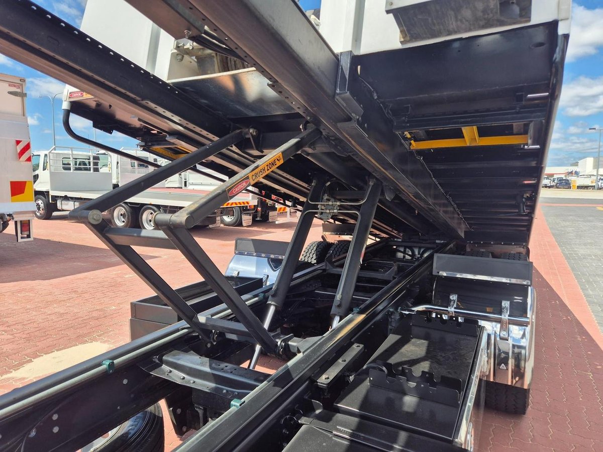 2018 UD Pk240 280 Auto 6X4 Tilt Slide image 24