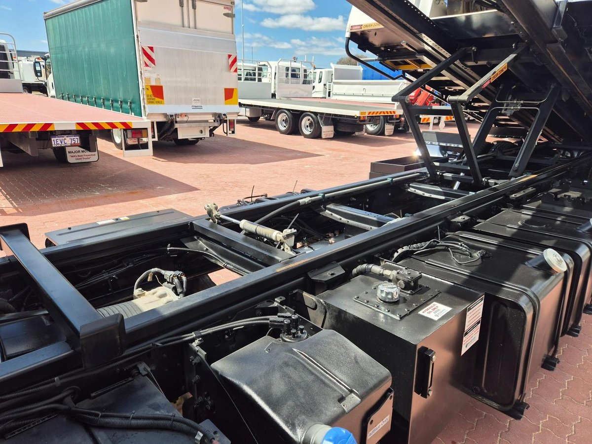 2018 UD Pk240 280 Auto 6X4 Tilt Slide image 22