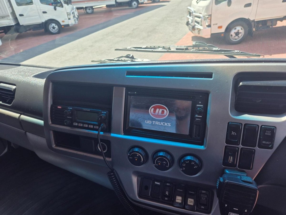 2018 UD Pk240 280 Auto 6X4 Tilt Slide image 4
