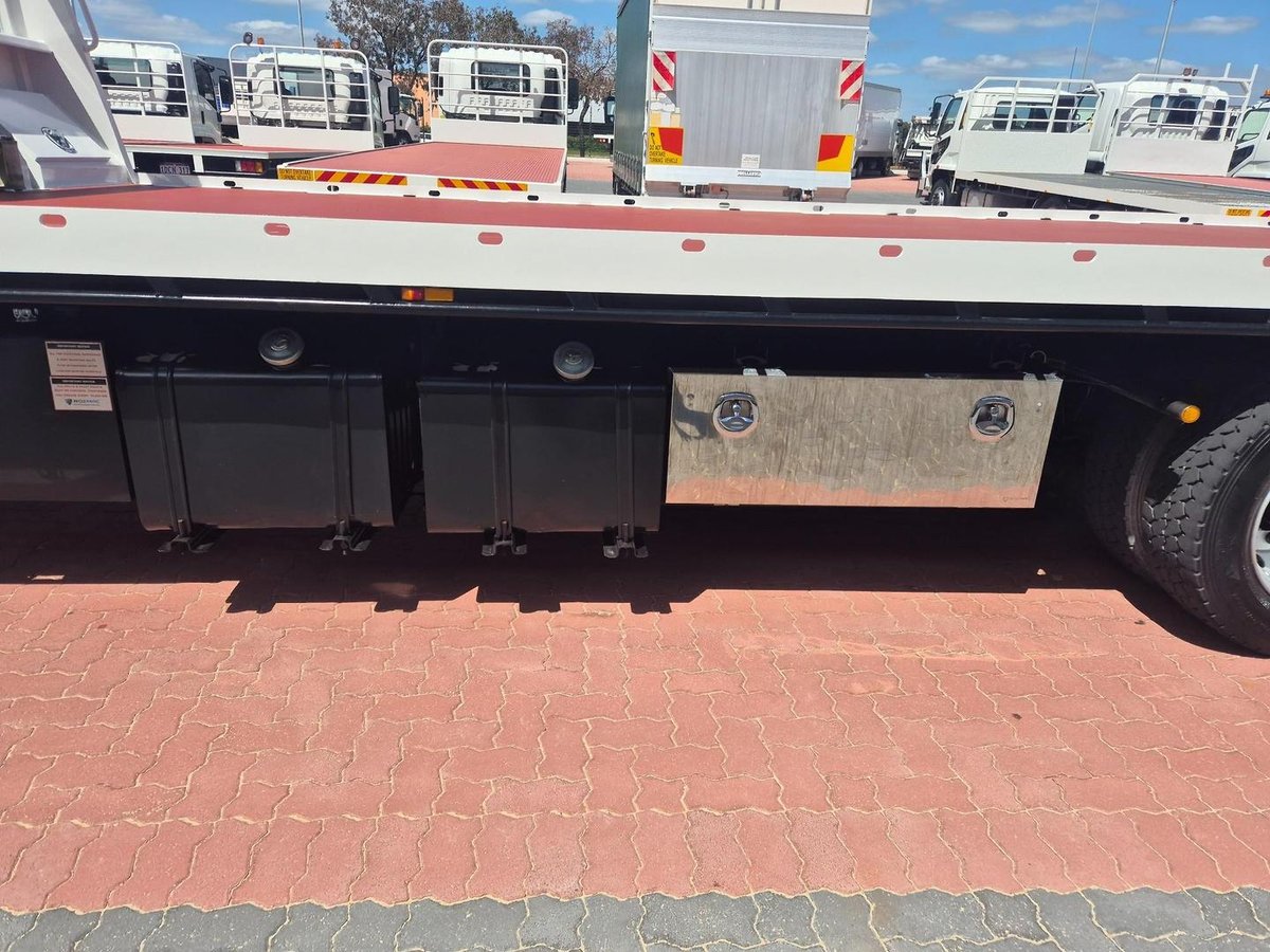 2018 UD Pk240 280 Auto 6X4 Tilt Slide image 12