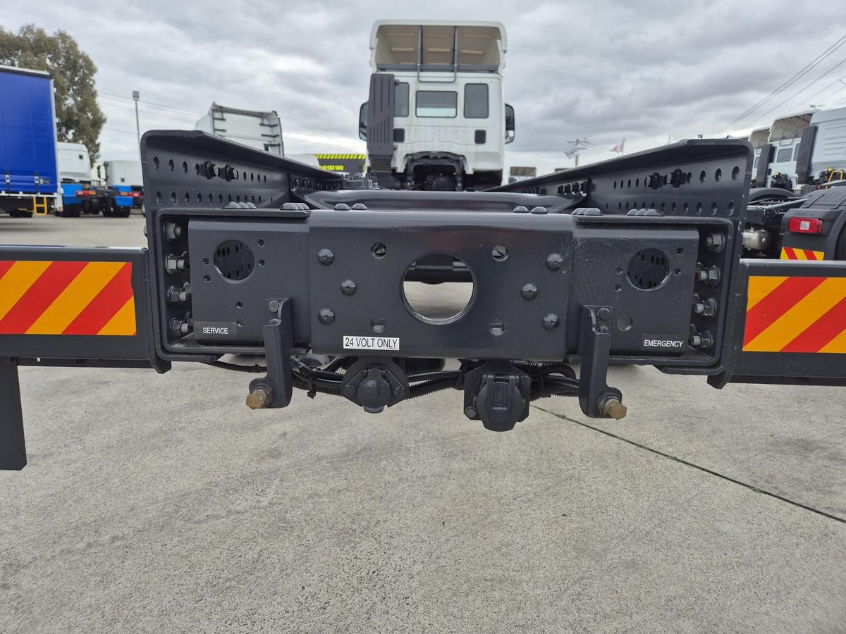 2026 Iveco S-Way AT230 image 21
