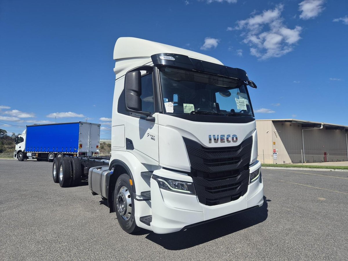 2026 Iveco S-Way AT230 image 14