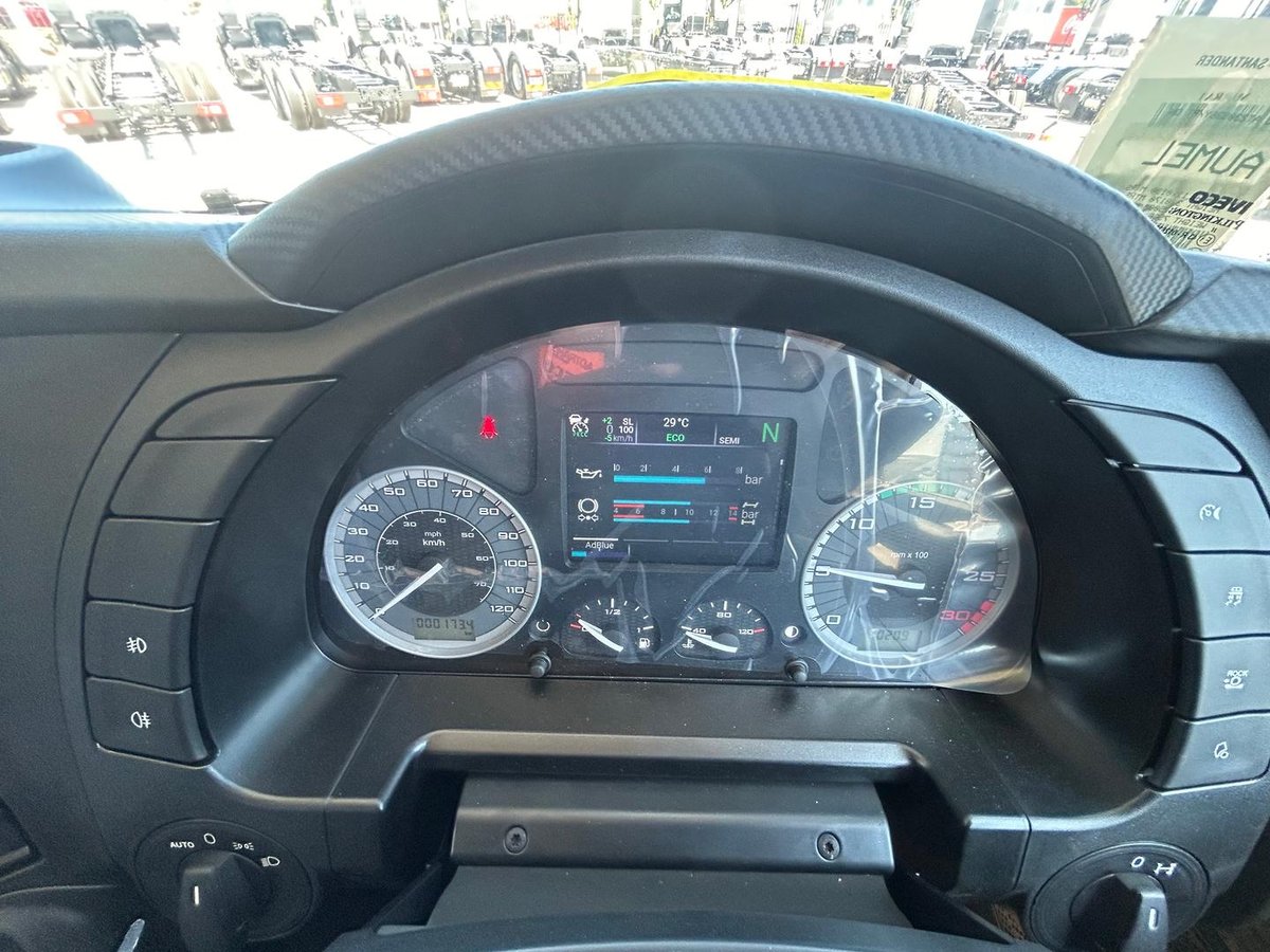 2026 Iveco S-Way AT230 image 24