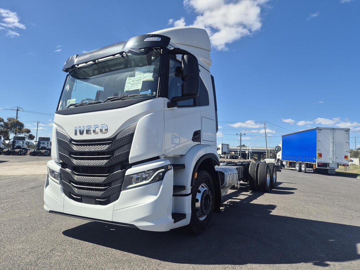 2026 Iveco S-Way AT230 image 4