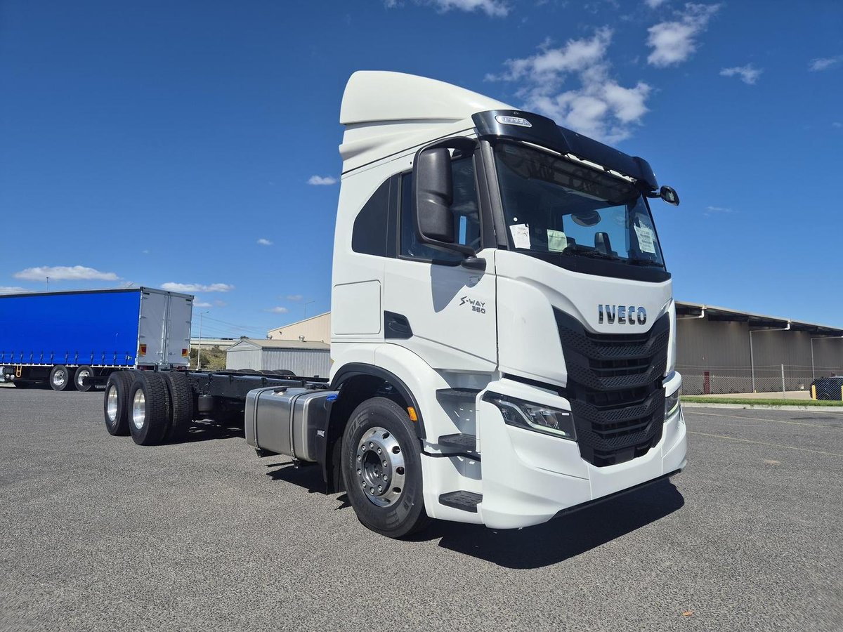 2026 Iveco S-Way AT230 image 13