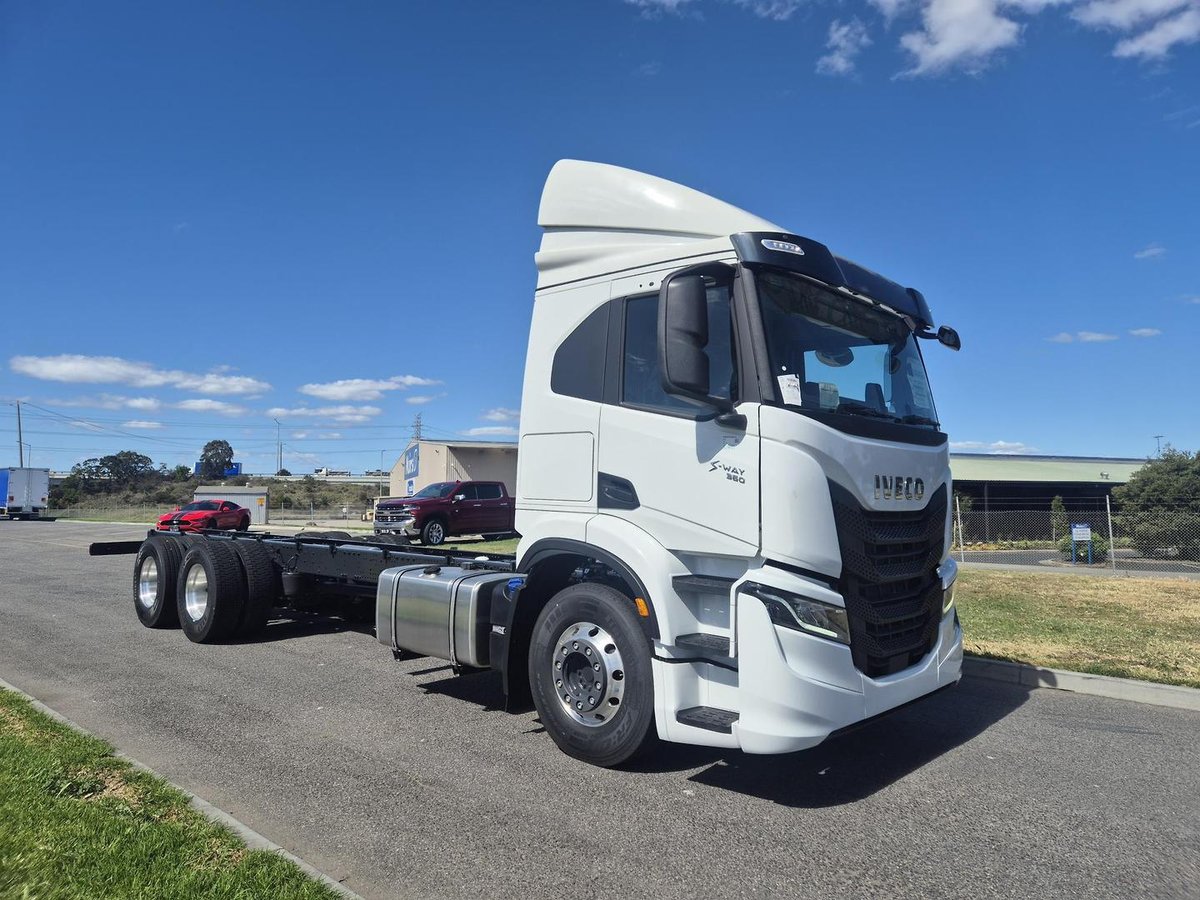 2026 Iveco S-Way AT230 image 5