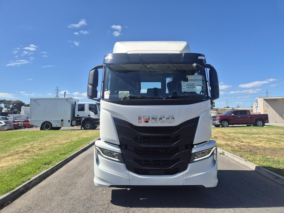 2026 Iveco S-Way AT230 image 9