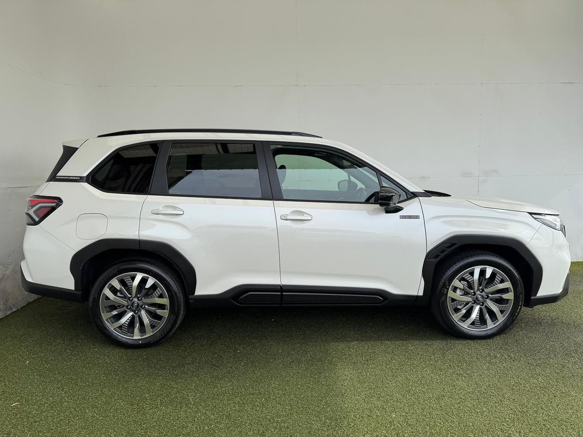 2025 Subaru Forester Hybrid Touring S6 MY26 AWD image 15