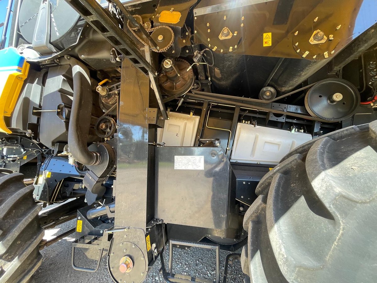2016 New Holland Cr 9.90 image 10
