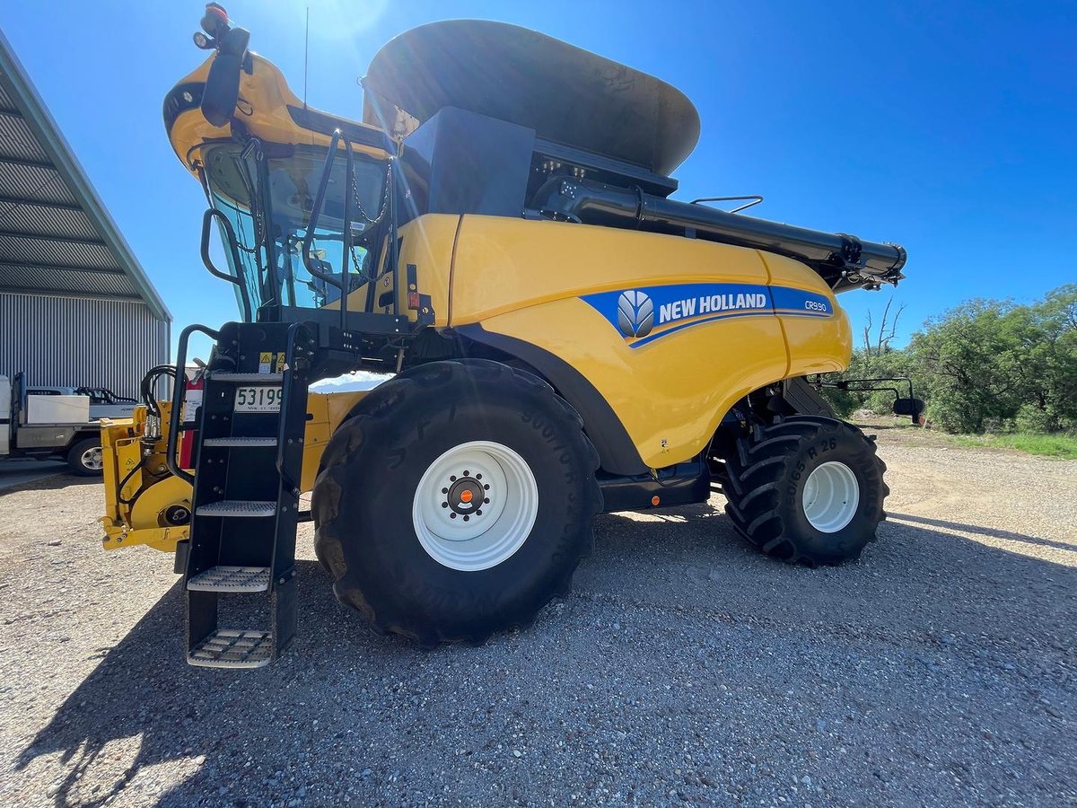 2016 New Holland Cr 9.90