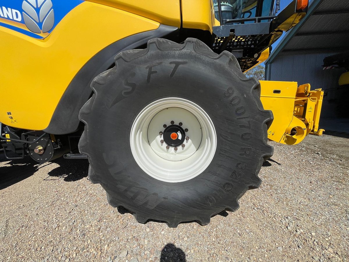 2016 New Holland Cr 9.90 image 9