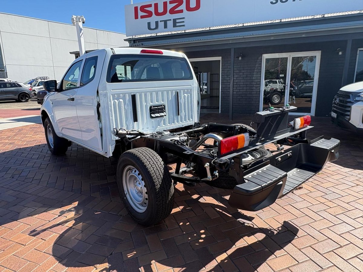 2026 Isuzu D-MAX SX High Ride MY25.5 4x2 image 5