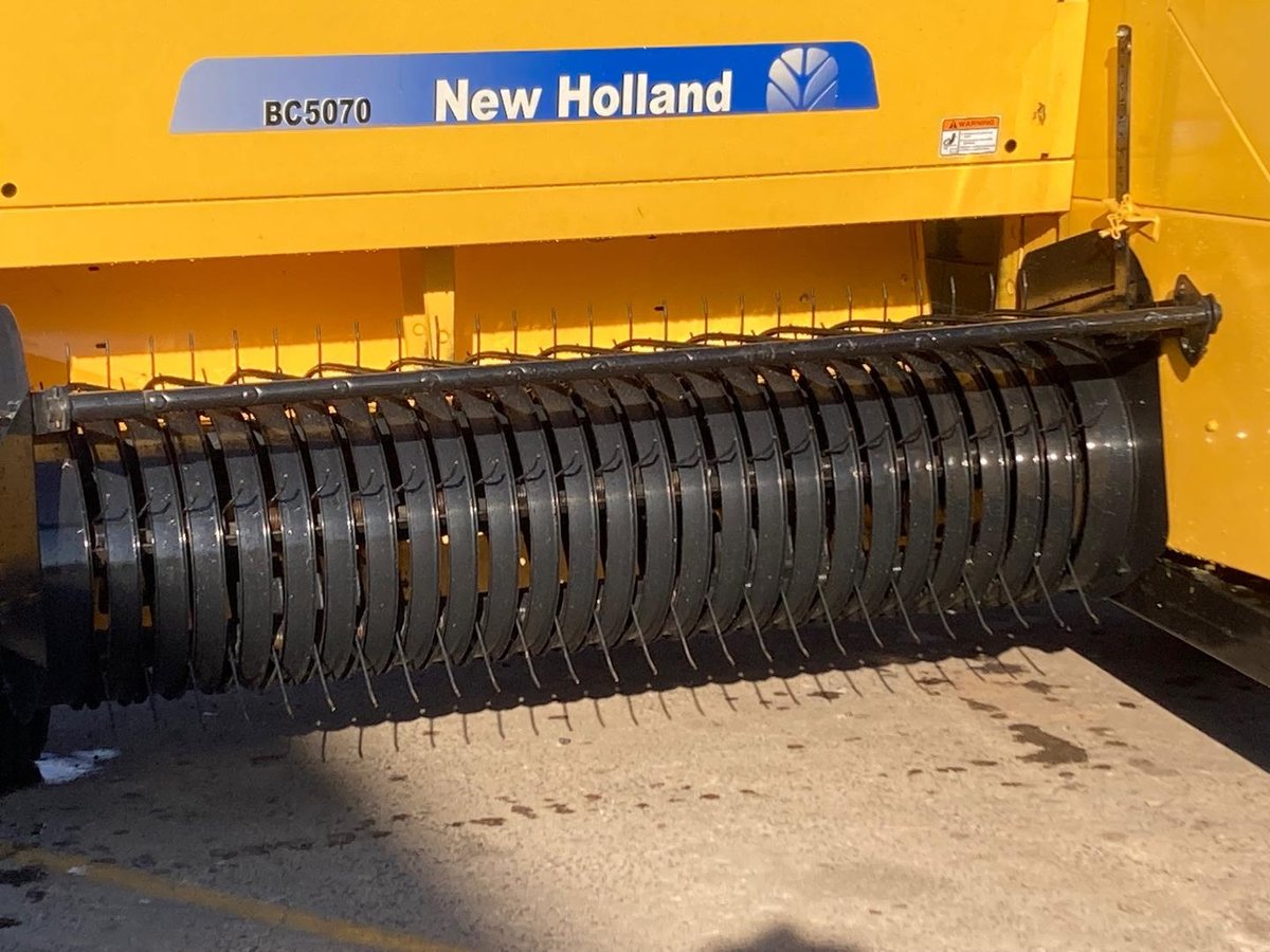 2025 New Holland 5070 image 2