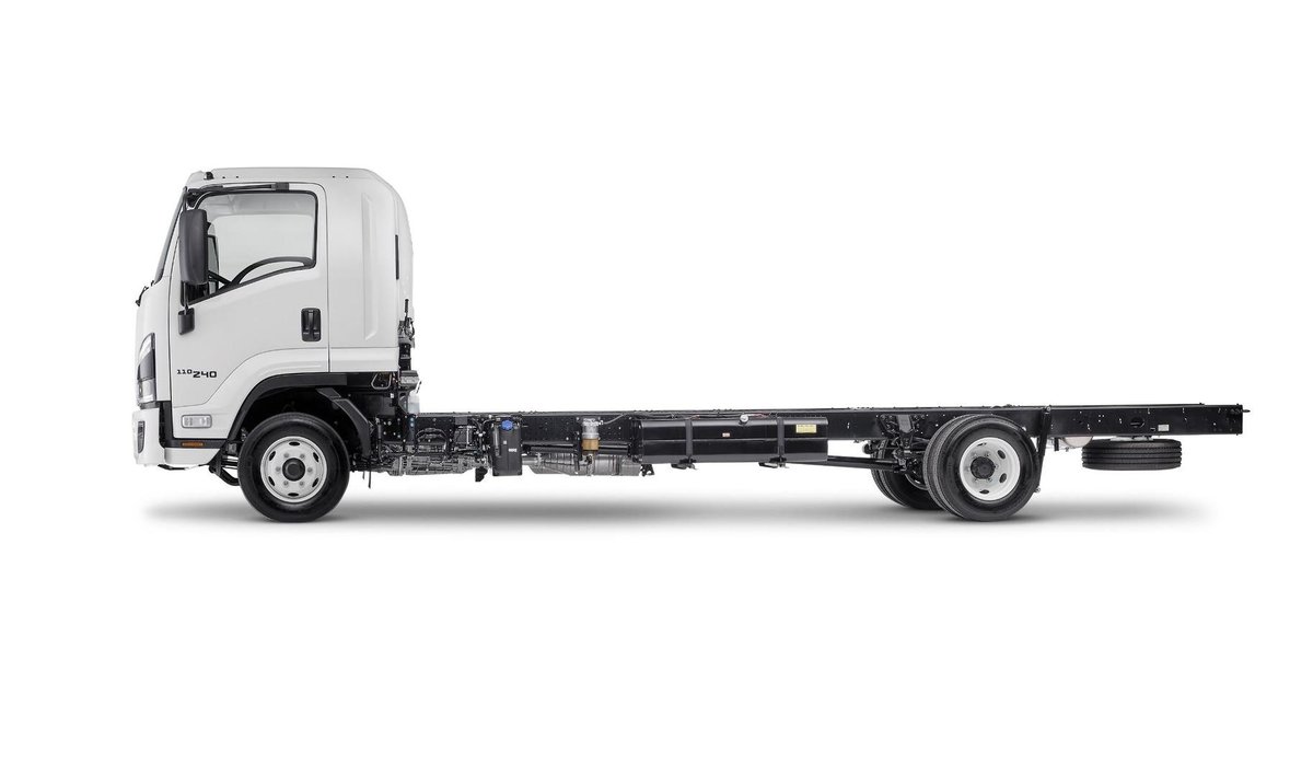 2026 Isuzu F Series image 4