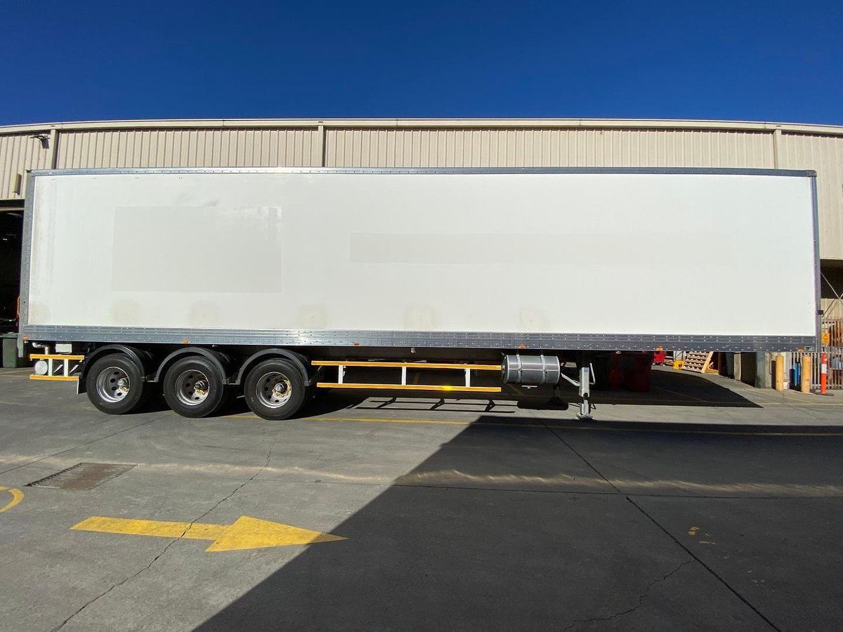 2015 Vawdrey 22P Straight Freezer Van image 17