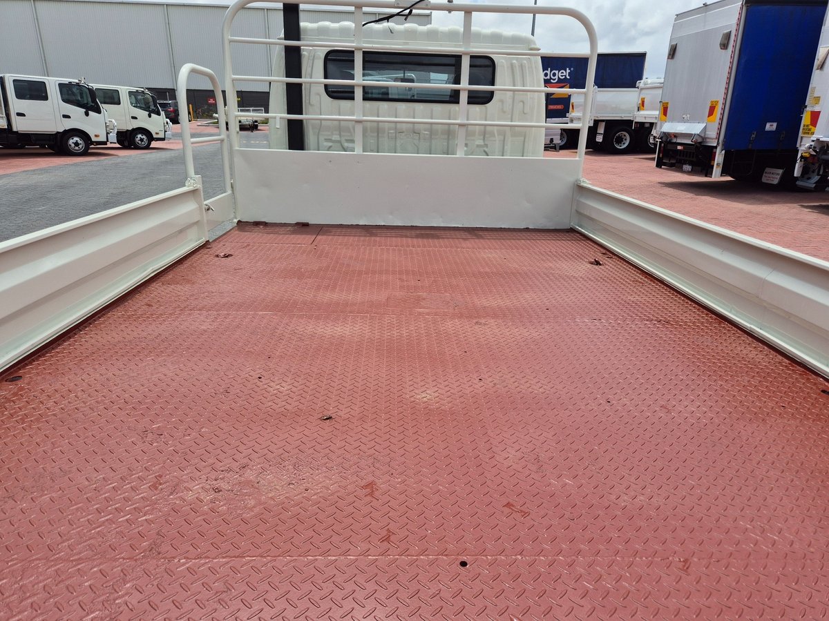 2010 Hino 716 - 300 Series 3 Ton Crew Cab Tray image 19