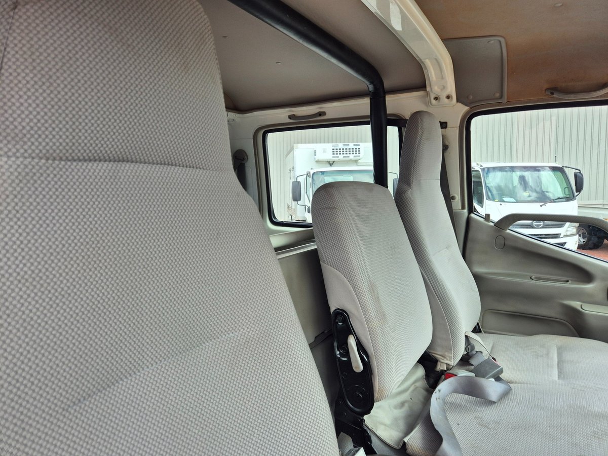 2010 Hino 716 - 300 Series 3 Ton Crew Cab Tray image 5