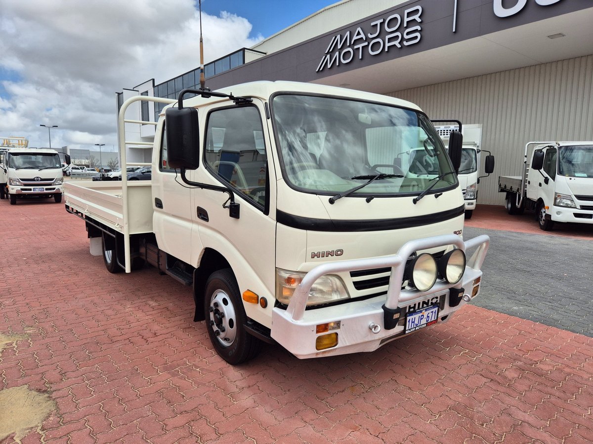 2010 Hino 716 - 300 Series 3 Ton Crew Cab Tray image 8