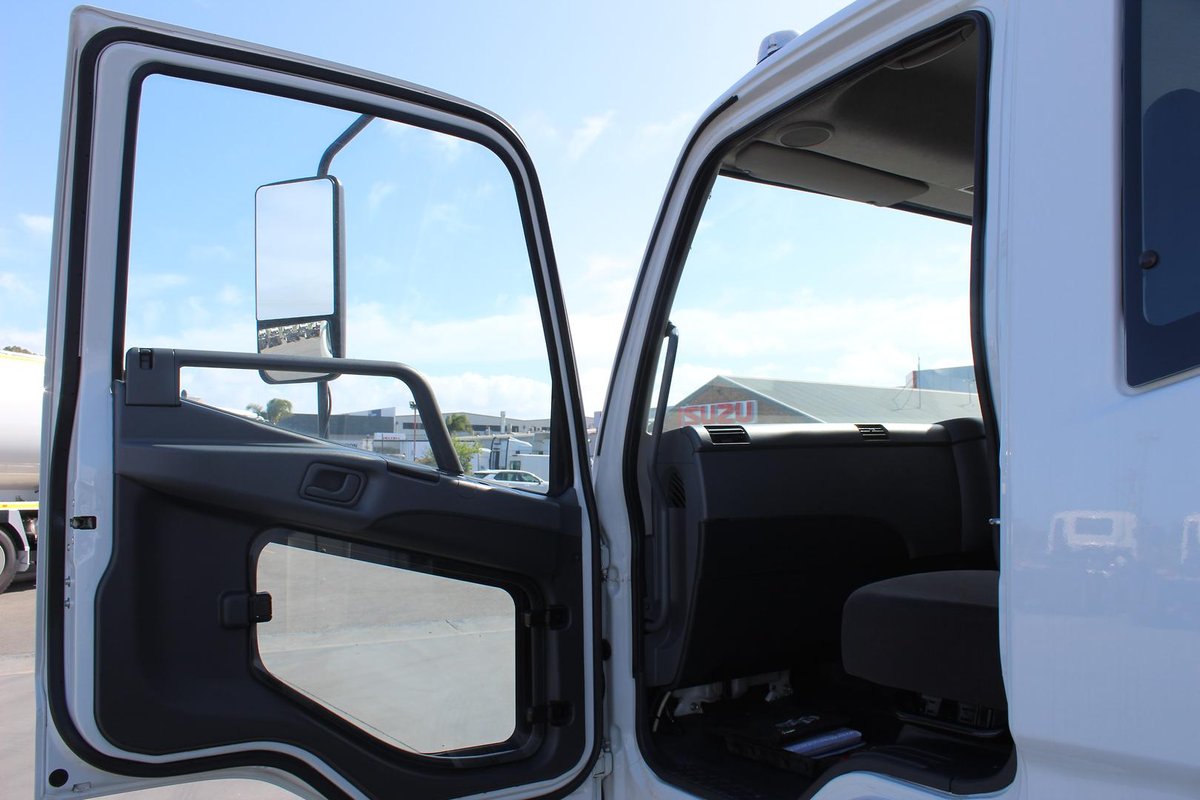 2015 Mitsubishi Fighter 1627 FUSO image 18